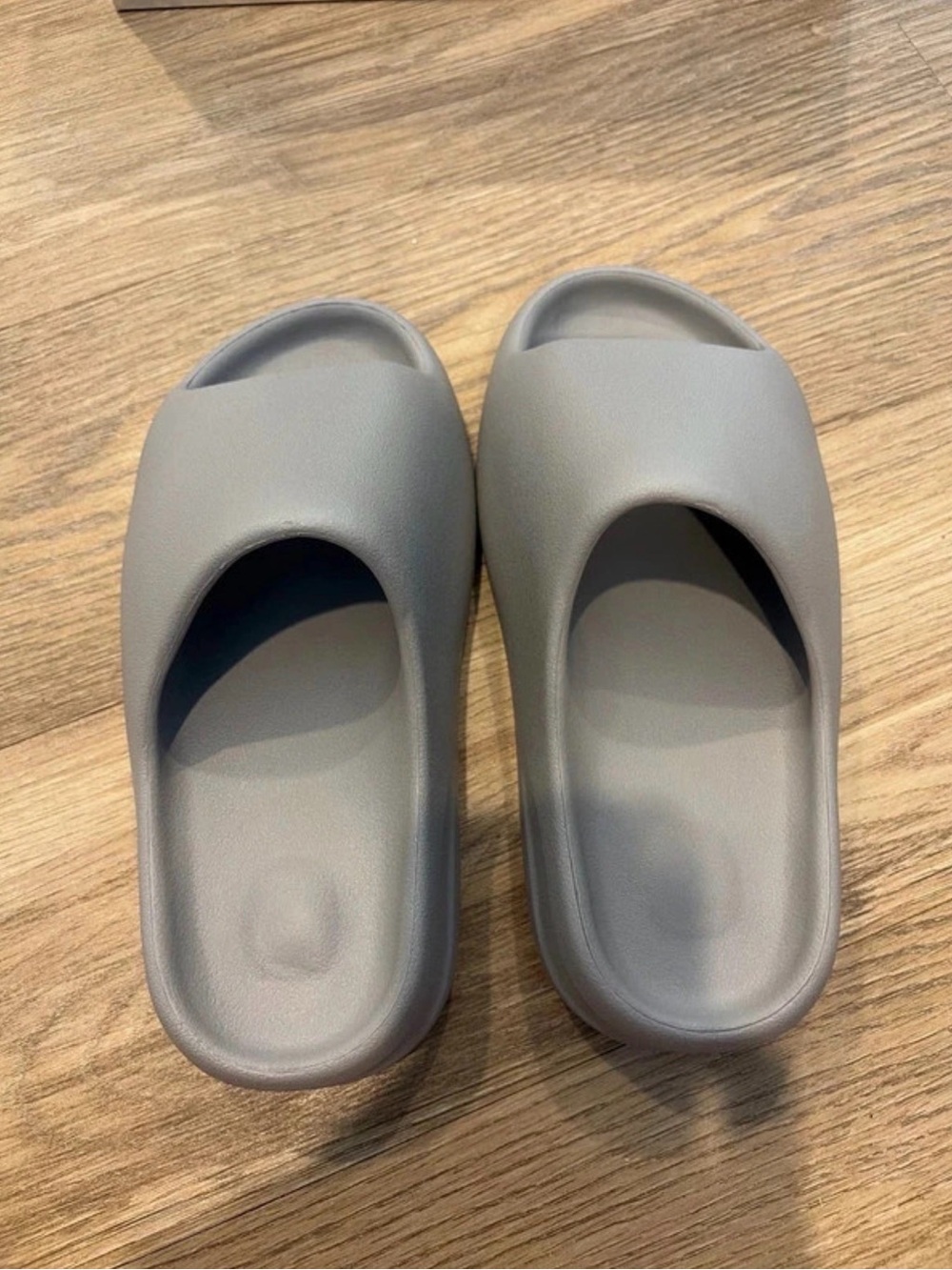 Grey Yeezy slides- size 6